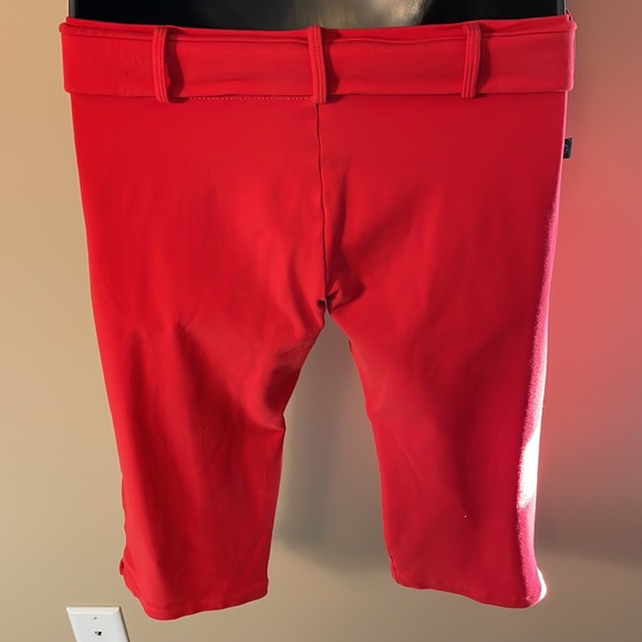 Square Fit workout capris with removable belt 17” inseam - Picture 4 of 5